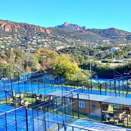 Cap Estérel- T2 Vue Mer- Proche Piscine, Padel Et Golf Apartamento *