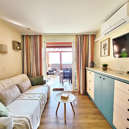 Cap Estérel- T2 Vue Mer- Proche Piscine, Padel Et Golf Apartamento